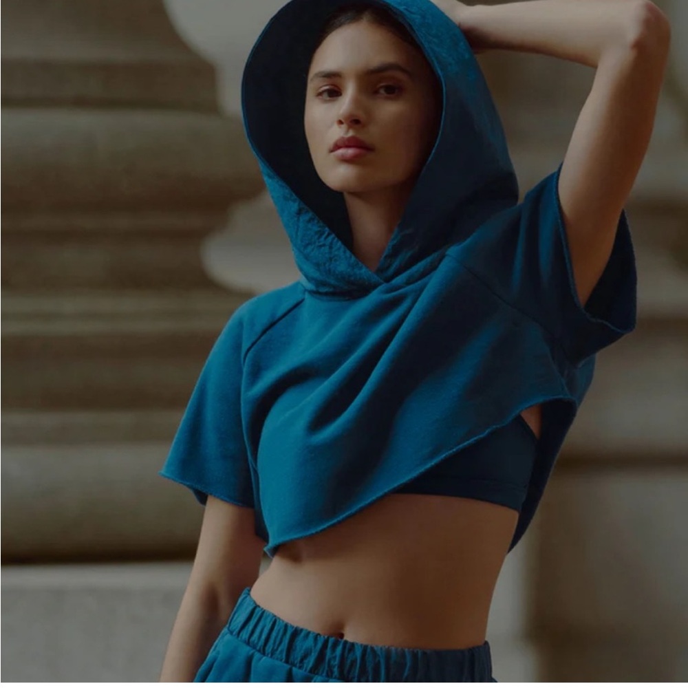 Alo Yoga Cropped In The Air short sleeve hoodie - Picture 10 of 10